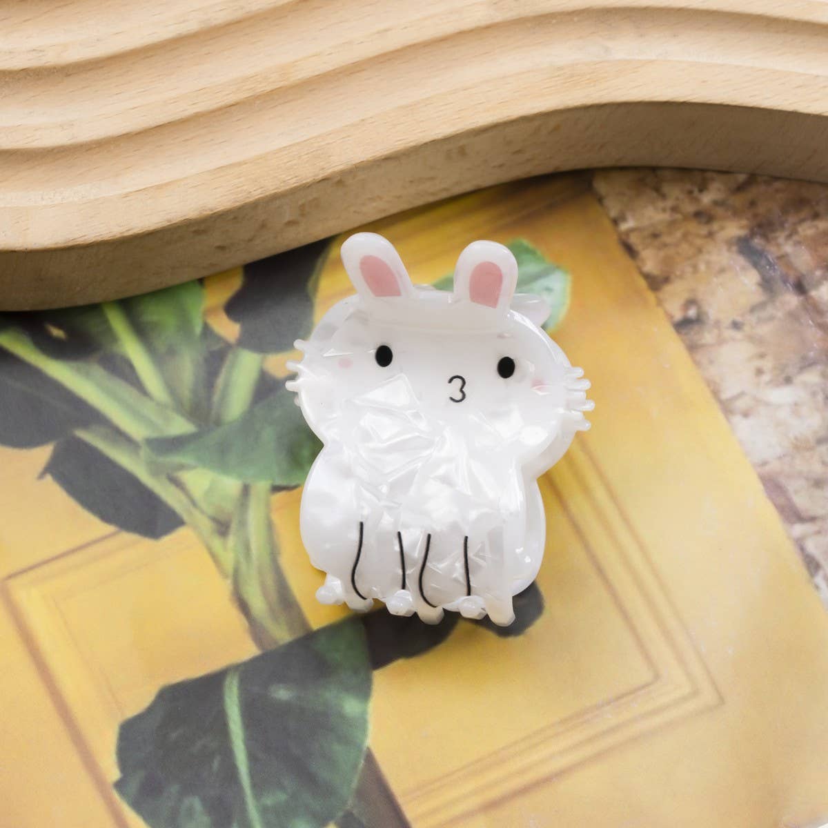 CWAHA1434_WHITE CARTOON RABBIT HAIR CLAW CLIP