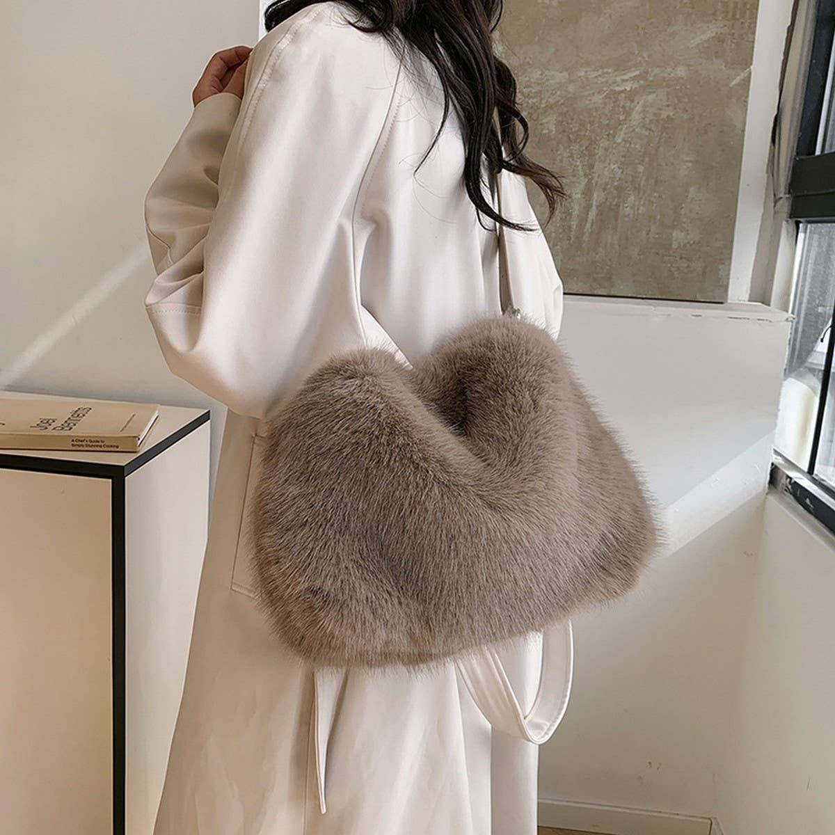 WINTER FAUX FOX FUR ONE SHOULDER FASHION PLUSH BAG_CWAB4009