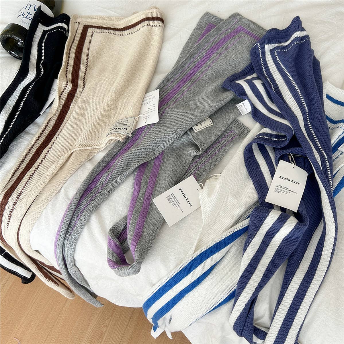 DOUBLE ROW STRIPED FRAME KNITTED SHAWL