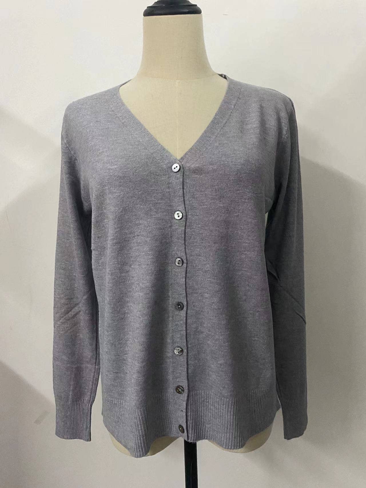 Solid-color button long-sleeved cardigan