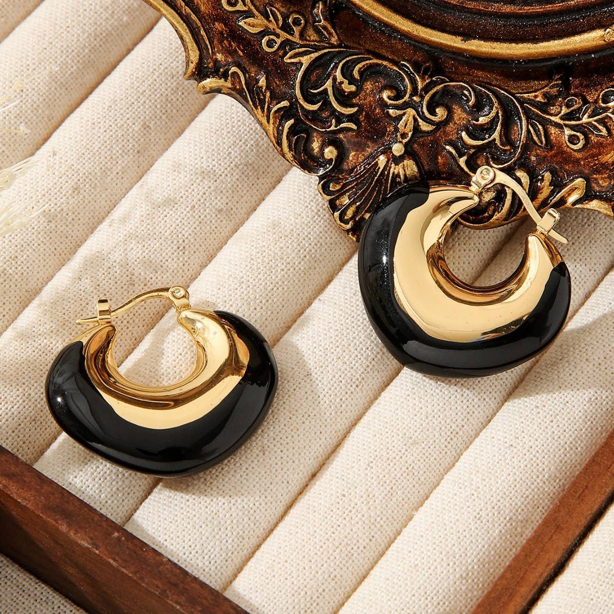 REAL GOLD ELECTROPLATED GLUE EARRINGS_CWMM3607