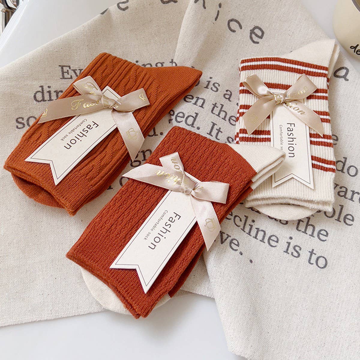 THIN EMBROIDERED BREATHABLE WOMEN'S MID-CALF SOCKS