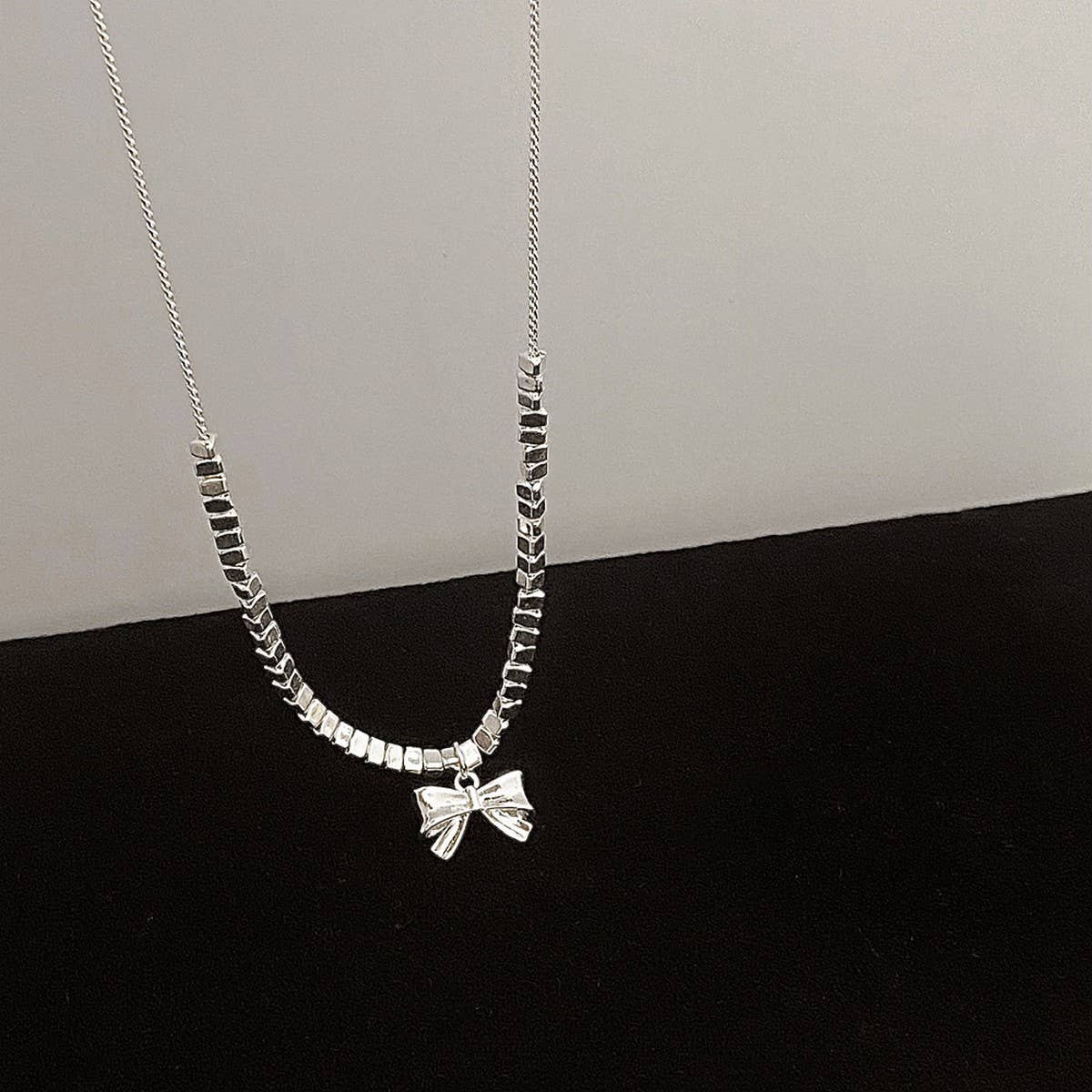 NEW HIGH-END VERSATILE BOW PENDANT NECKLACE