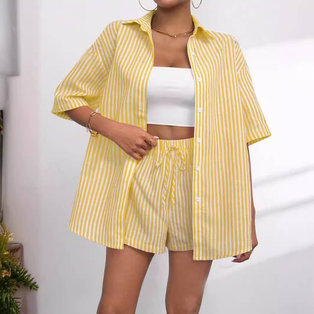 Lapel striped short-sleeved and shorts suit
