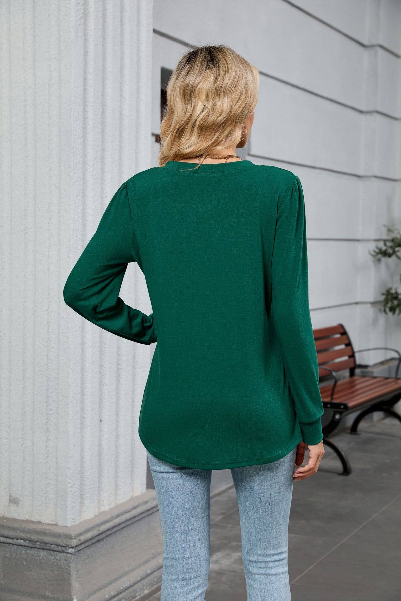 Solid-color V-neck striped long-sleeved T-shirt_CWTBLL4068