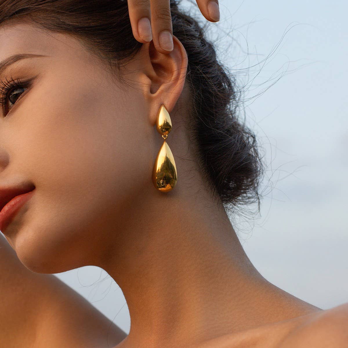 LIGHT LUXURY NICHE GOLD GLOSSY WATER DROP EARRINGS