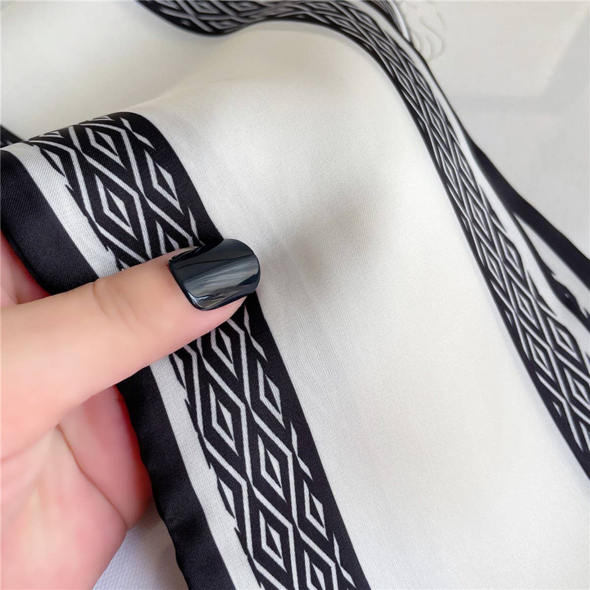 THIN SIMPLE GEOMETRIC LONG SILK HEAD SCARF