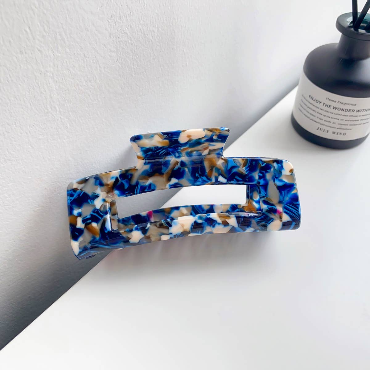 Retro and high-end acetate leopard hair clippers