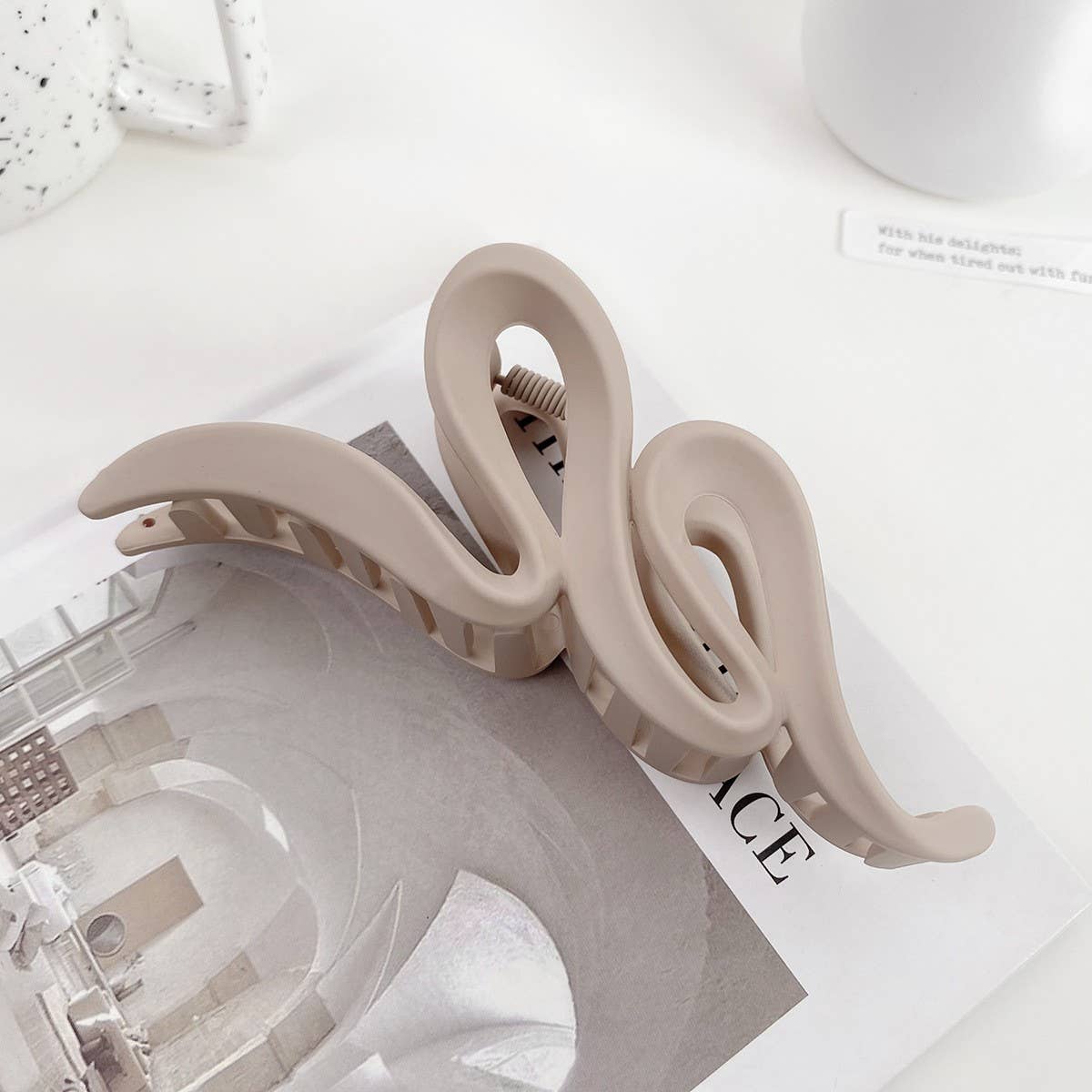 Rad extra-large shark clip fashionable grab clip