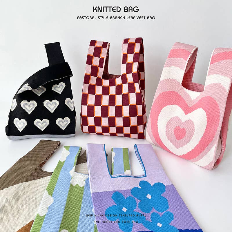 Heart-shaped color-blocked knitted handbag