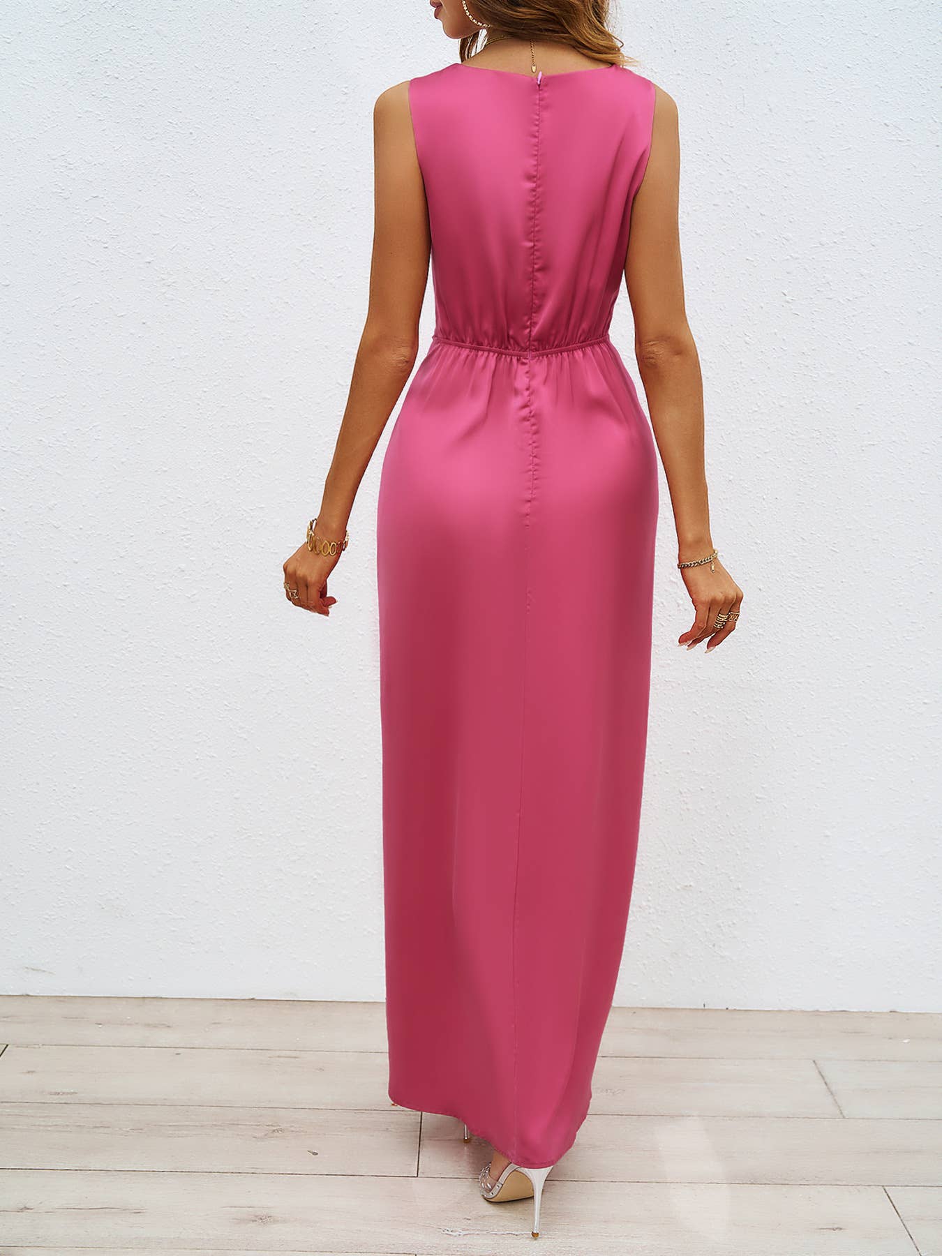 KINK SLEEVELESS V-NECK SLIT SLIM-FIT DRESS