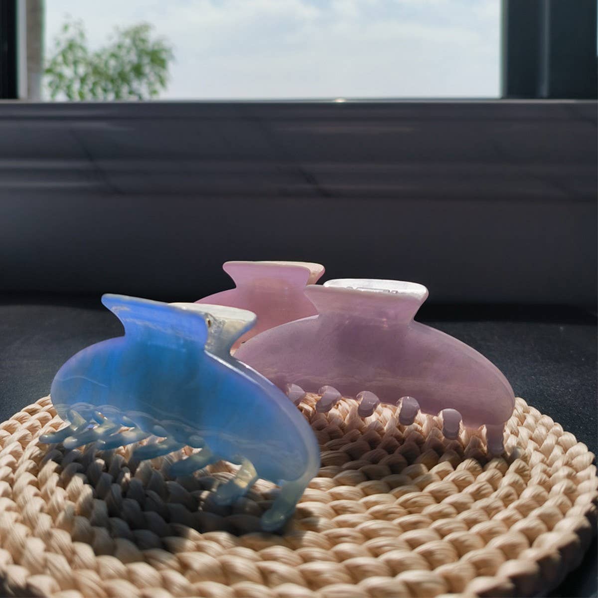 COLOR CHANGING ACRYLIC HAIR CLIP SHARK CLIP