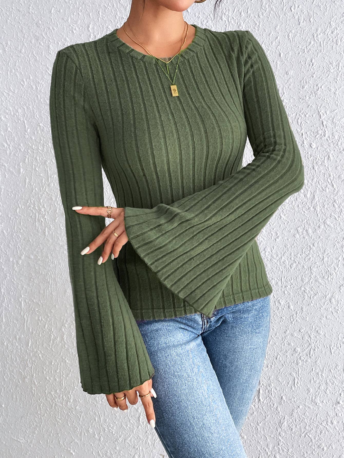 SOLID COLOR SLIM-FIT CREW NECK SWEATER