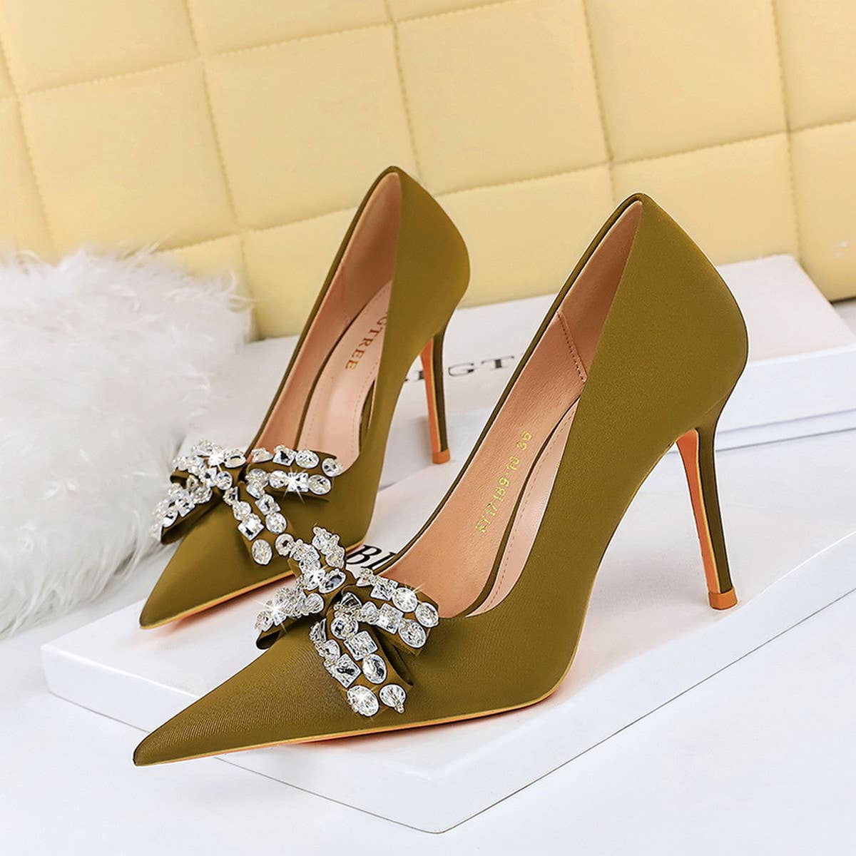 STYLISH POINTED TOE RHINESTONE HIGH HEELS_CWSHH0102