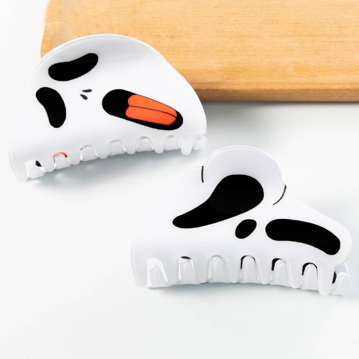 HALLOWEEN WHITE GHOST GRIMACE SHARK CLIP