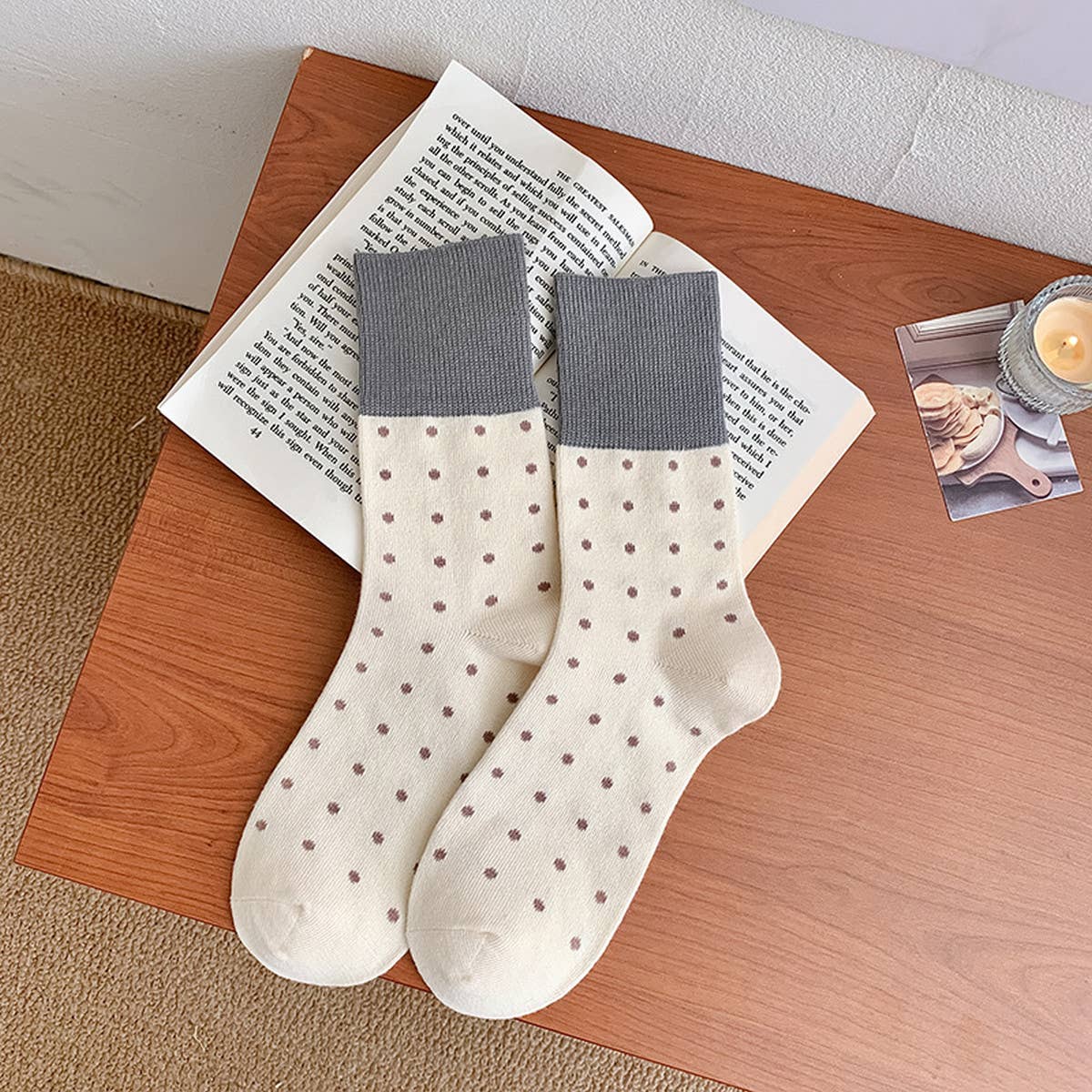 CONTRAST COLOR RETRO POLKA DOT SOCKS