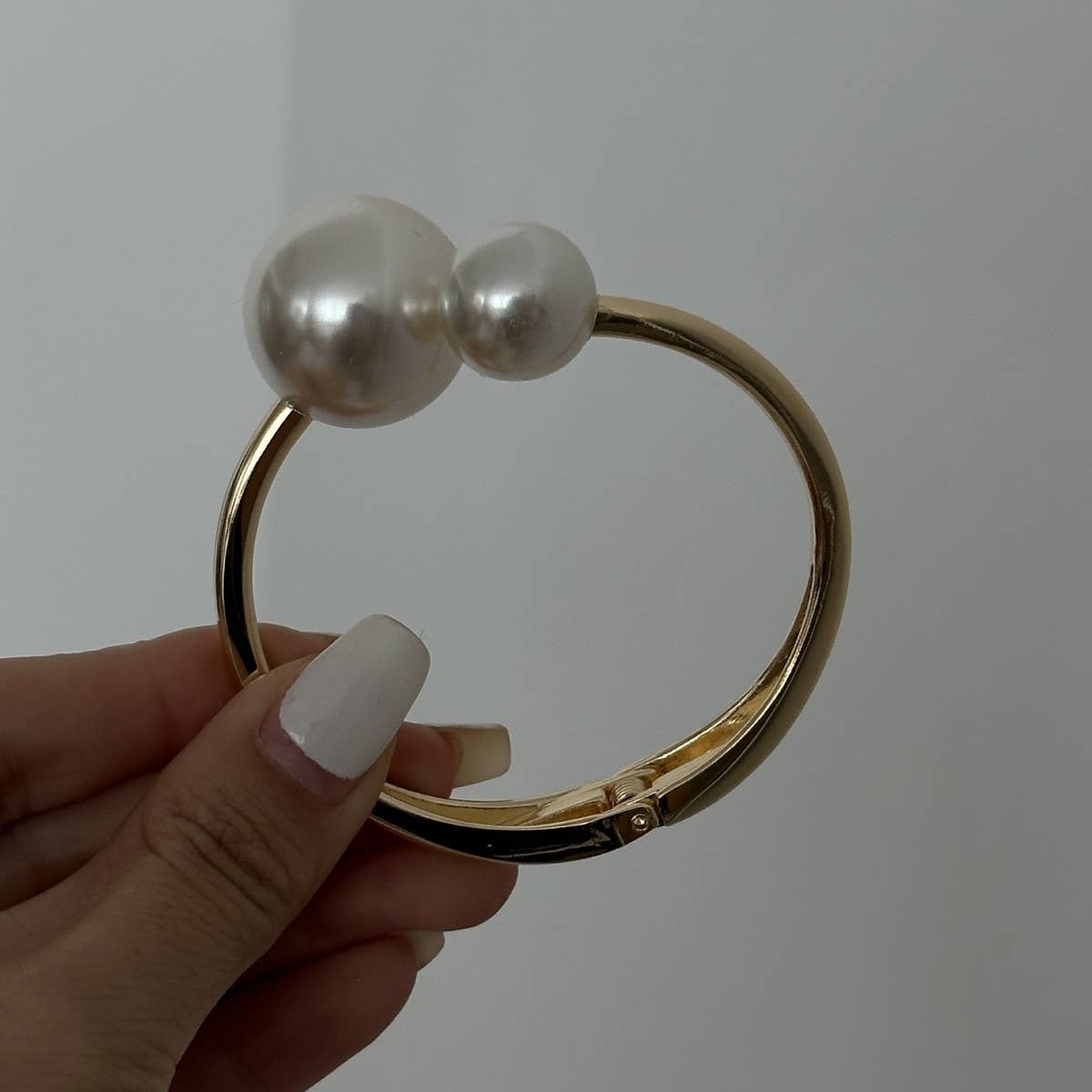 FASHIONABLE METALLIC SMOOTH SPRING BRACELET