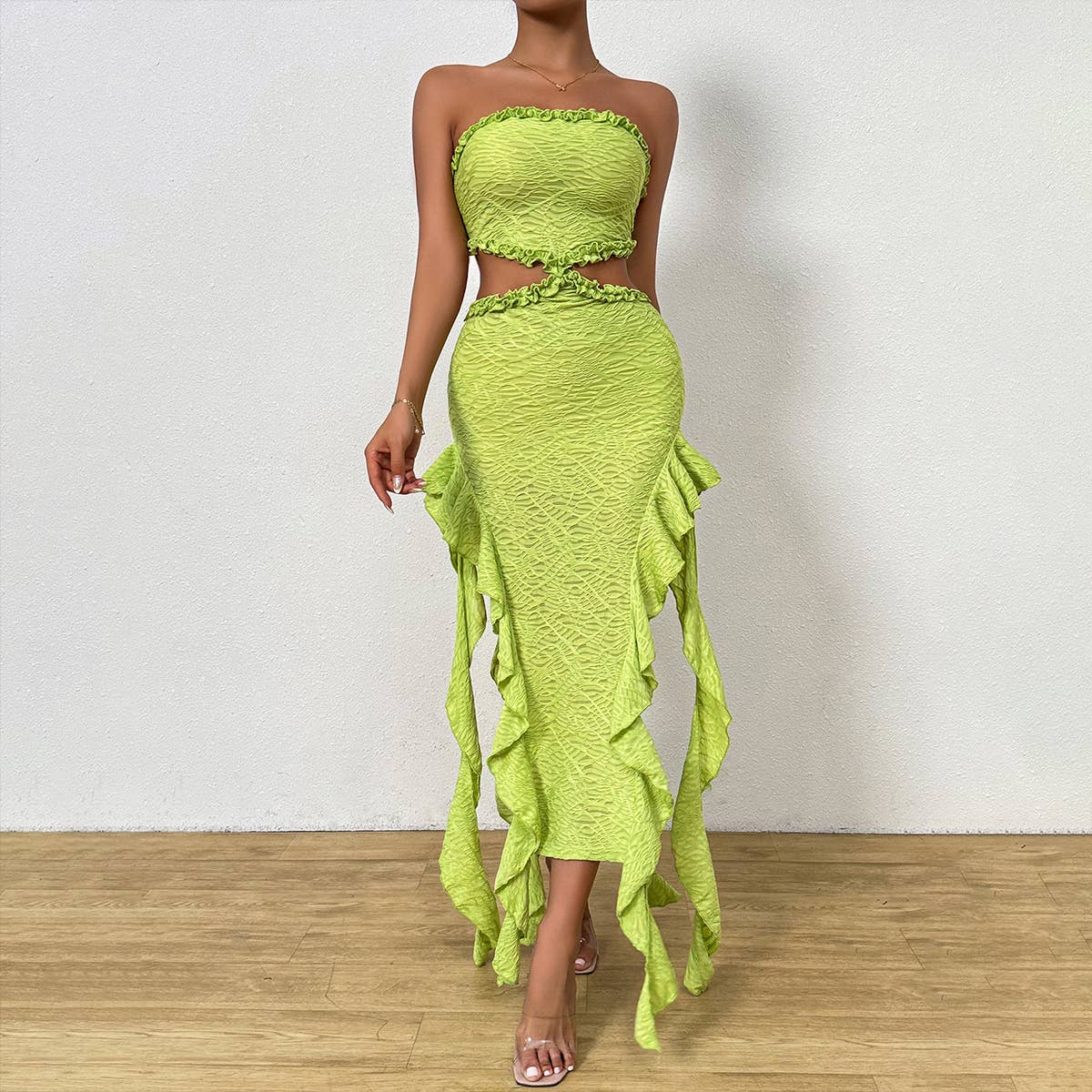 Sleeveless Long skirt with strapless streamers