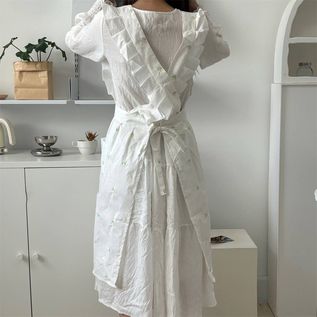 EMBROIDERED EXQUISITE TULIP APRON LOLITA APRON