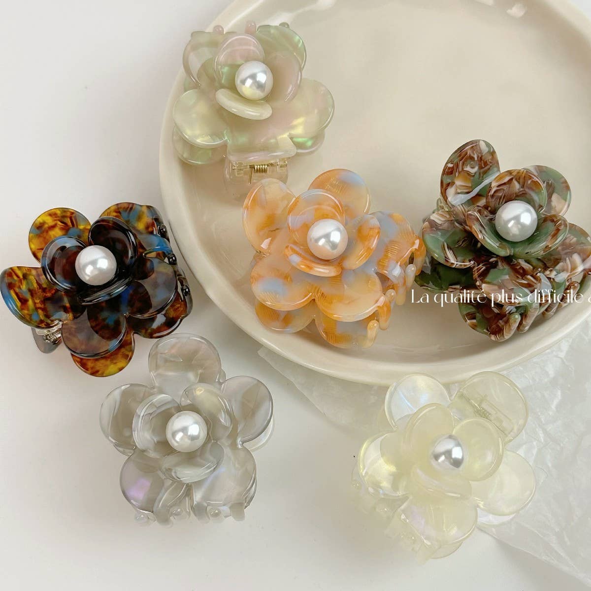 Medium double pearl flower clip with acetic acid texture