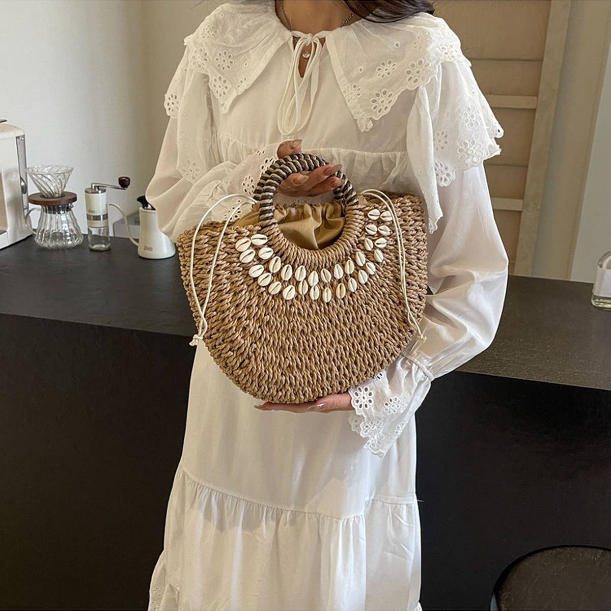 RETRO SEMICIRCLE FASHIONABLE SHELL WOVEN BAG_CWAB2316