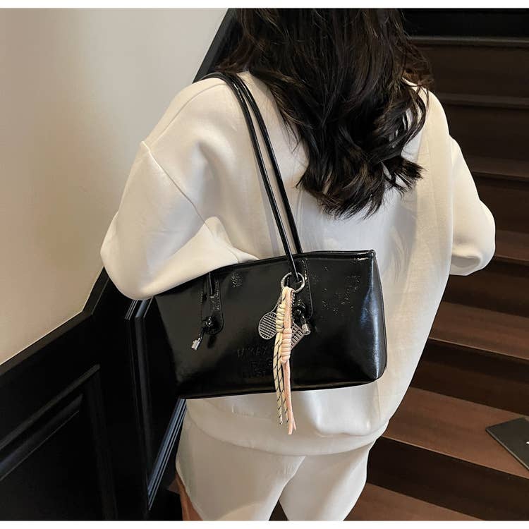 Fashionable versatile and simple underarm bag