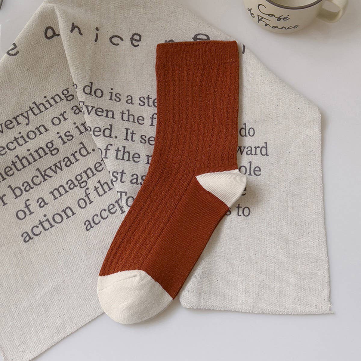 THIN EMBROIDERED BREATHABLE WOMEN'S MID-CALF SOCKS