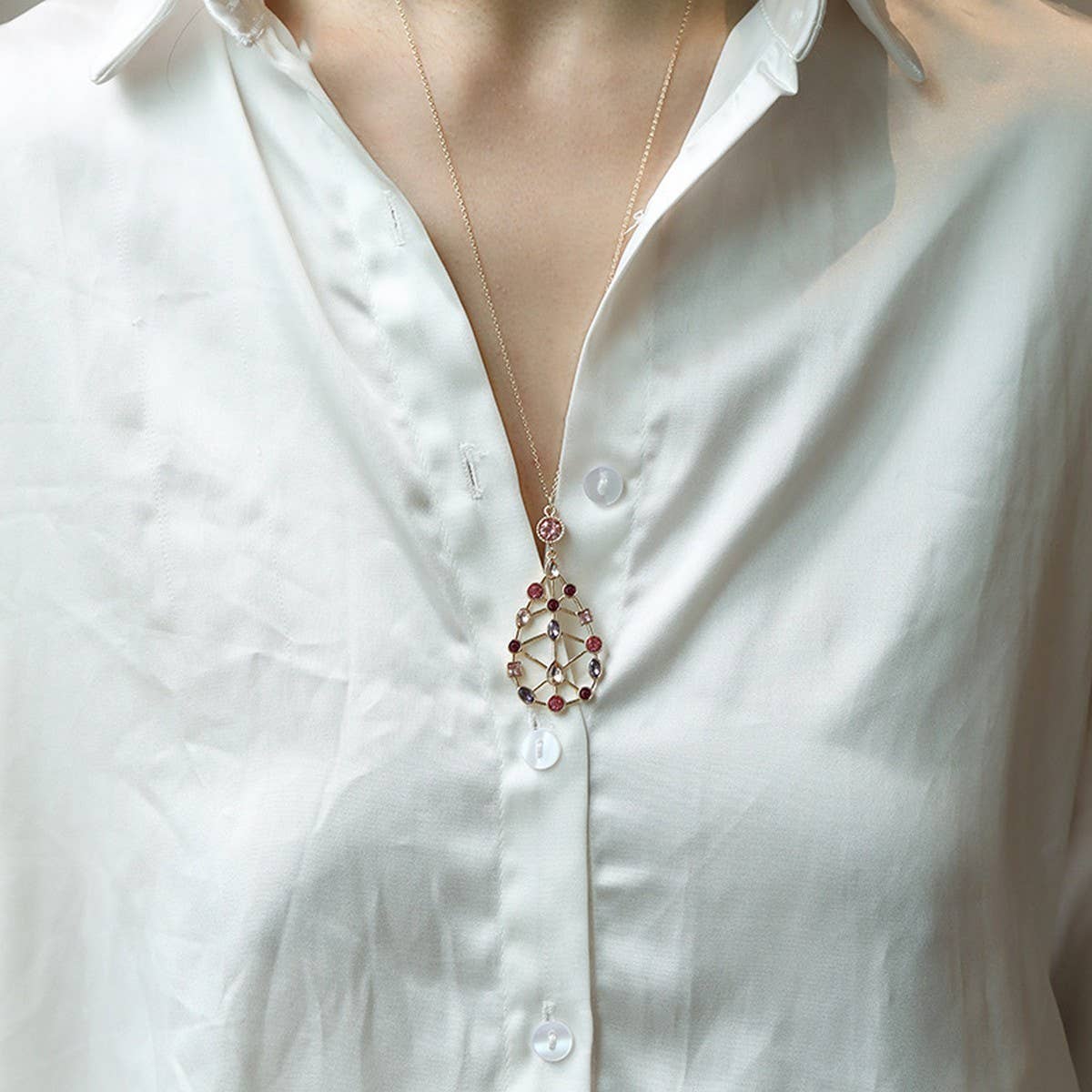 WOMEN'S FASHION COLORED RHINESTONE NECKLACE