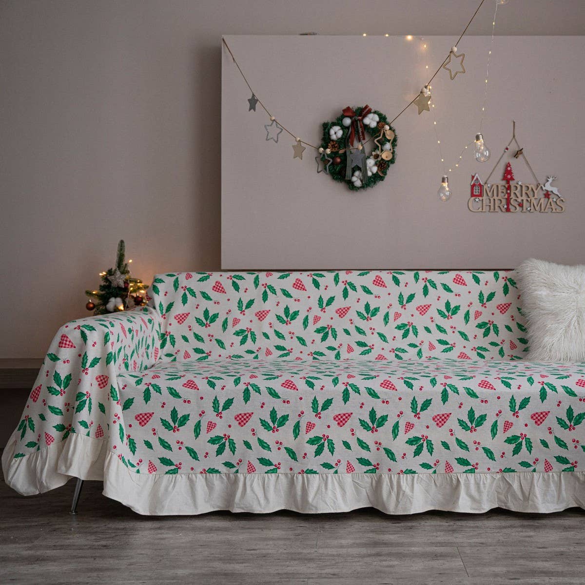 CHRISTMAS PRINT RUFFLED RETRO SOFA THROW