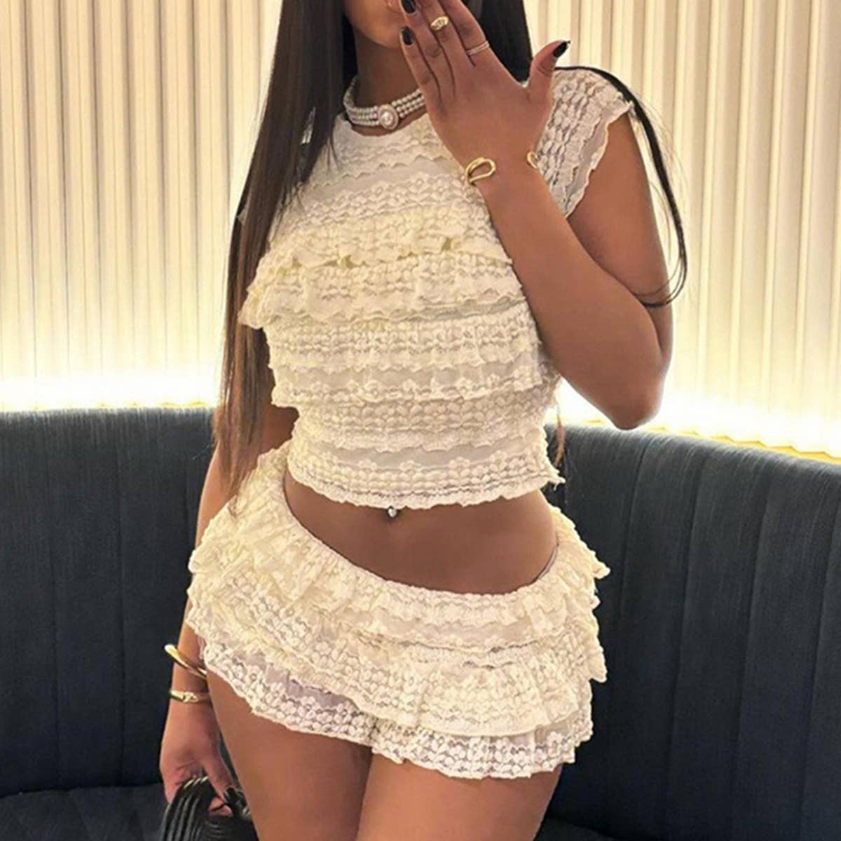 Solid-color hollowed-out slim pleated shorts set