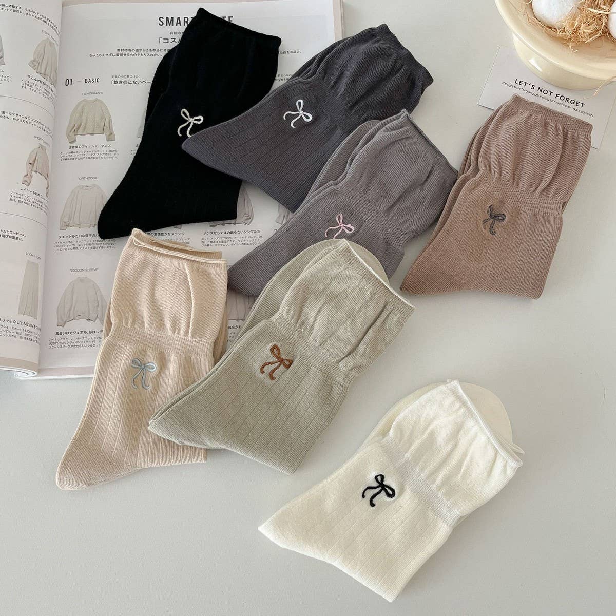 WOMEN'S VERSATILE EMBROIDERED BOW BONELESS SOCKS