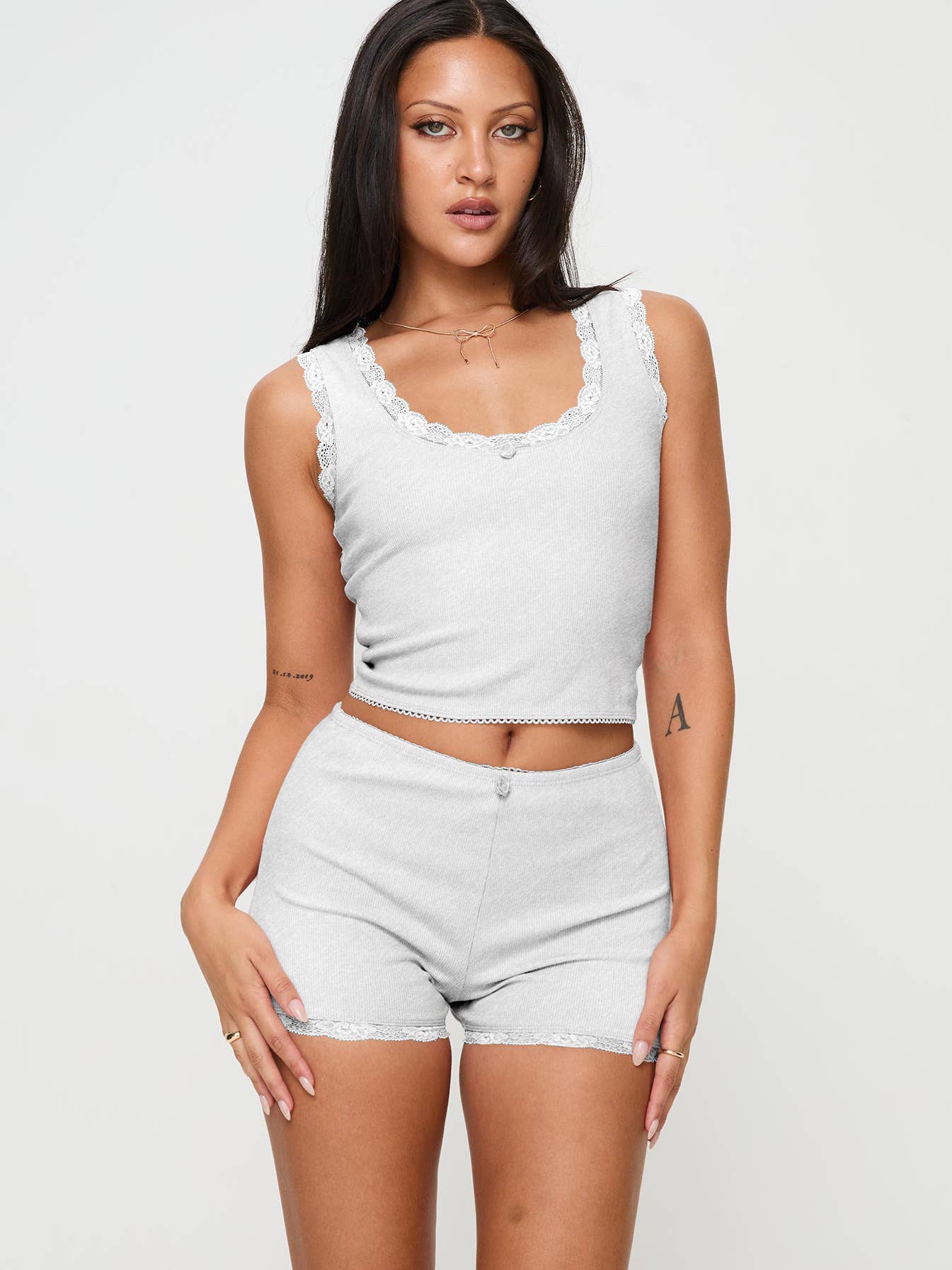Strappy high-waisted shorts with lace edges suit