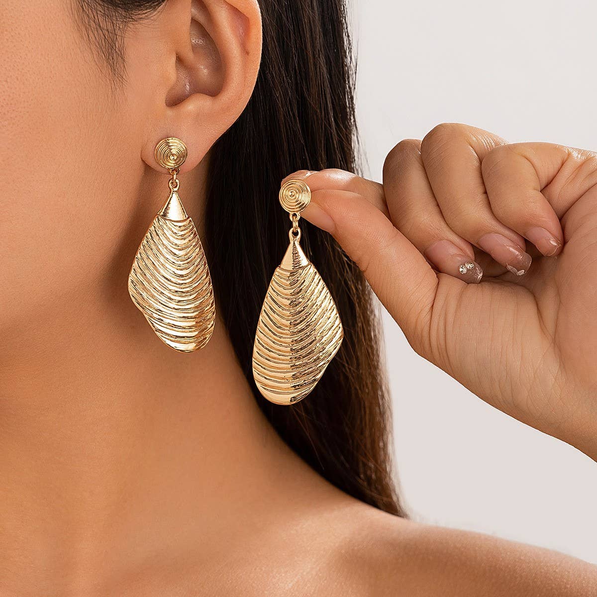 FASHION PERSONALITY COOL STYLE PLEATED EARRINGS_CWMM3197