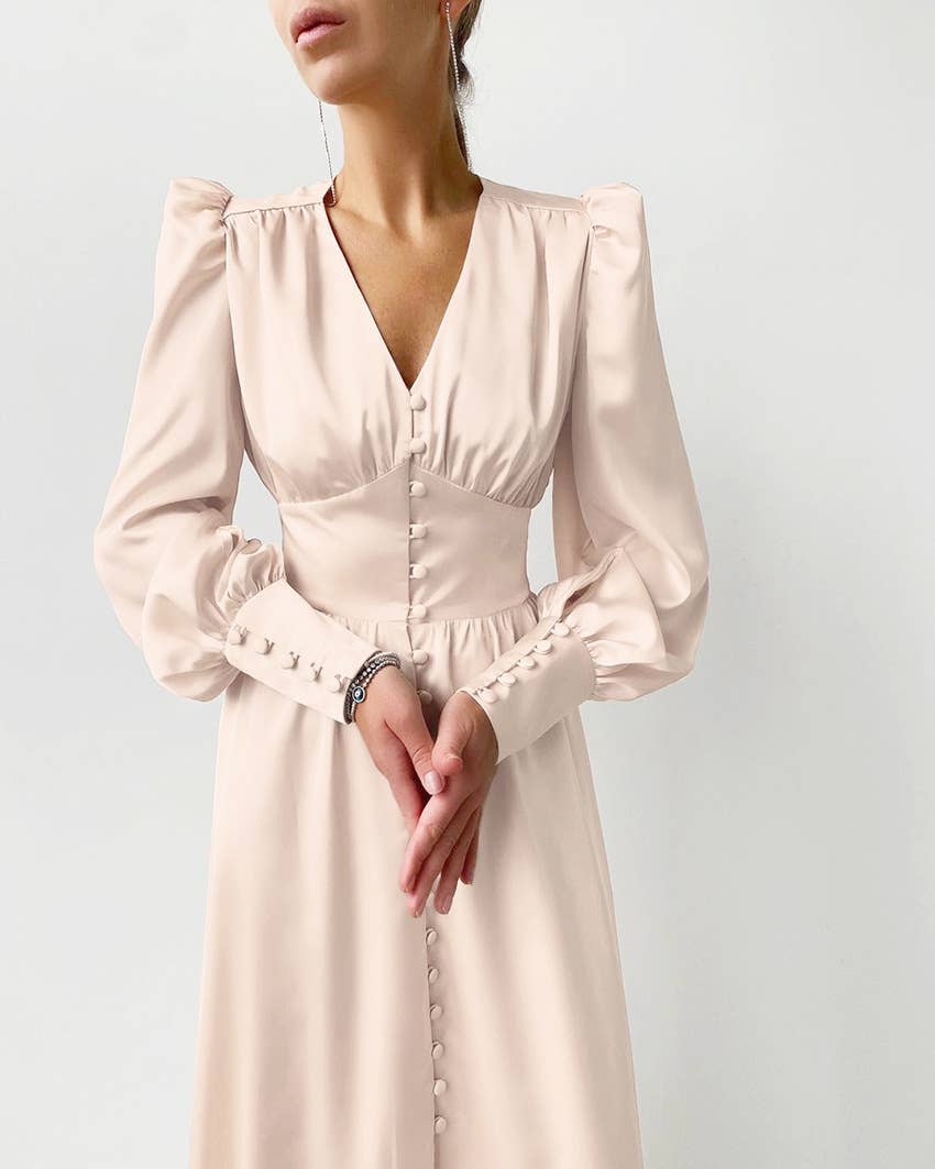 CWDMD4167_VINTAGE SATIN COURT DRESS WITH WAIST AND V-NECK