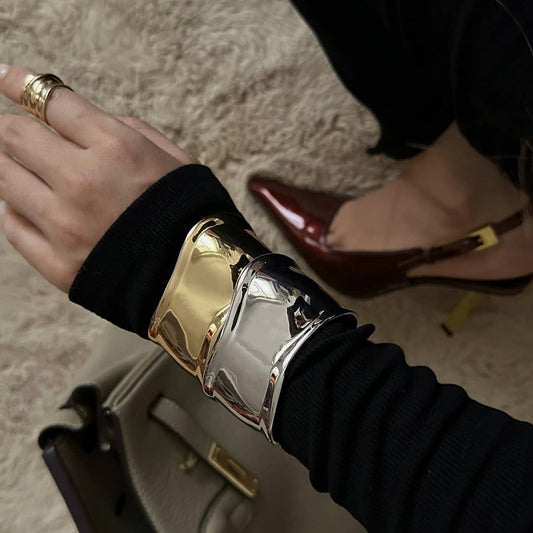 FASHIONABLE DESIGN OPEN SMOOTH BRACELET