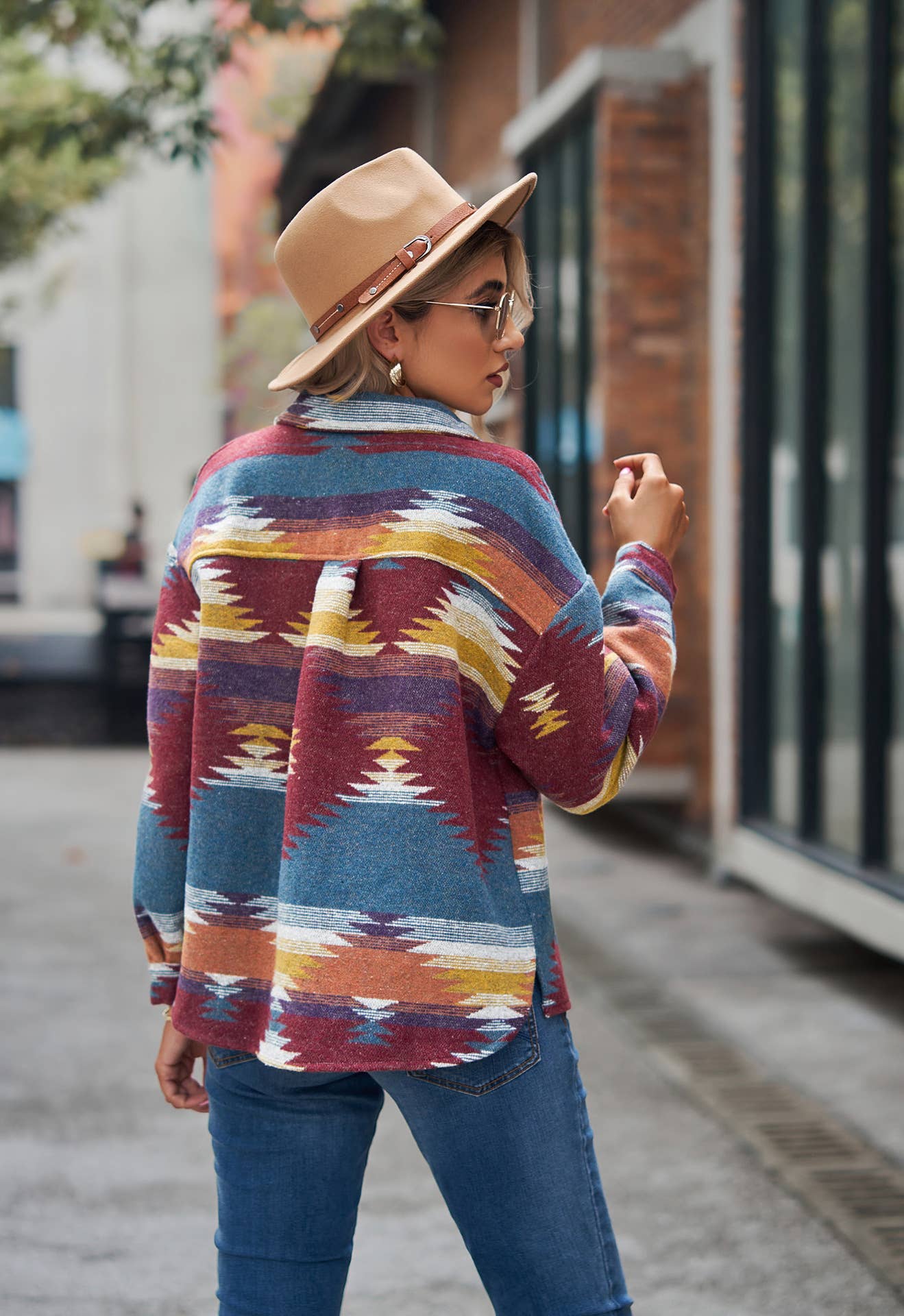 SHORT LAPEL POCKET BUTTON COAT