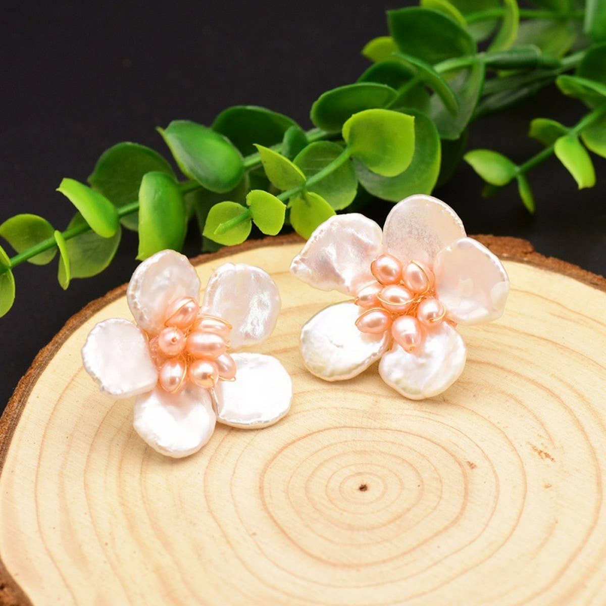 NEW HIGH-END RETRO SWEET FLOWER PEARL EARRINGS