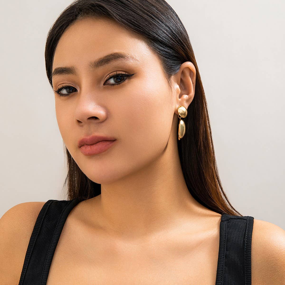 MINIMALIST GEOMETRIC WATER DROP EARRINGS