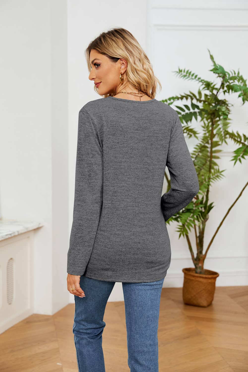 Solid-color V-neck loose long-sleeved T-shirt