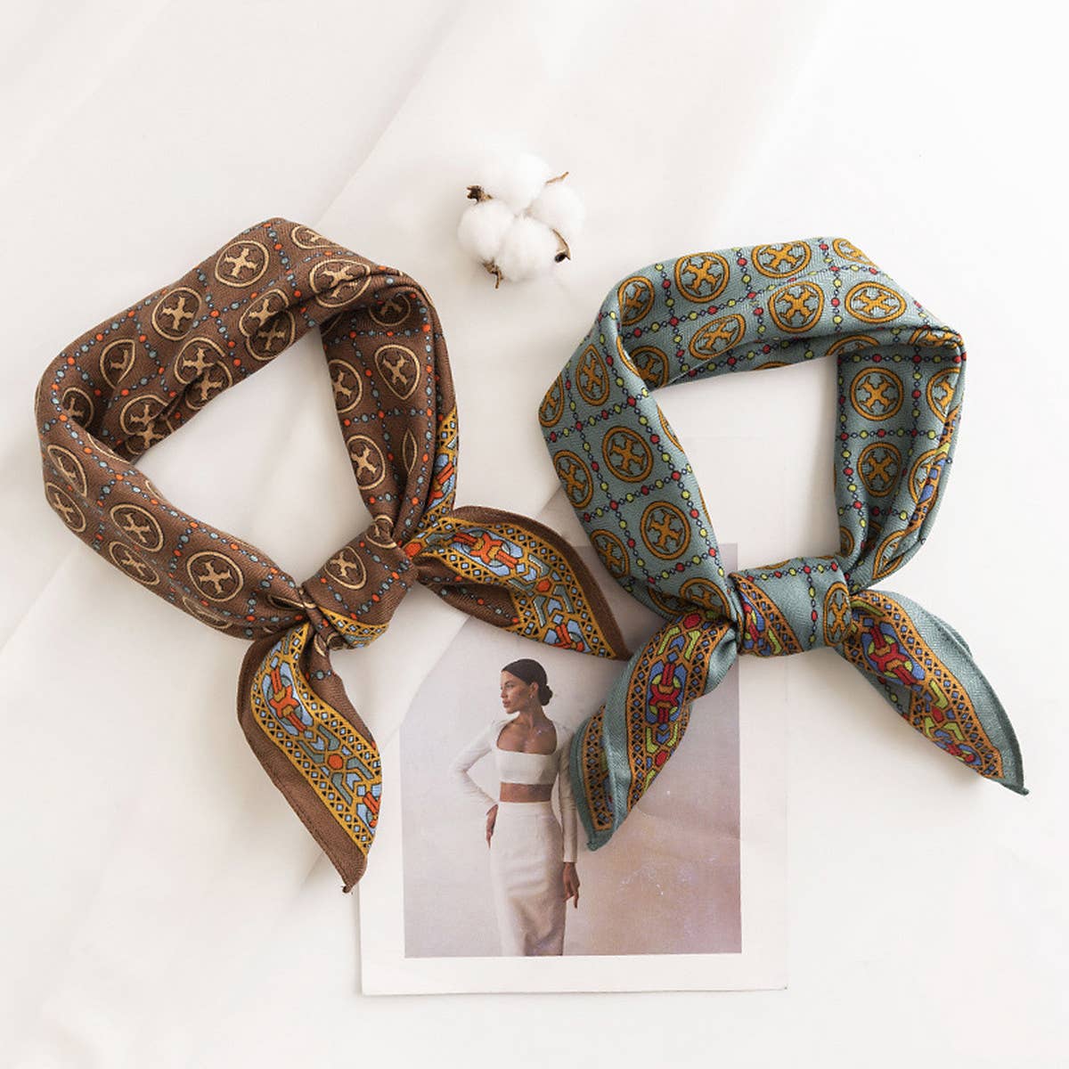 RETRO FASHION PRINTED SQUARE SCARF_CWASC0509