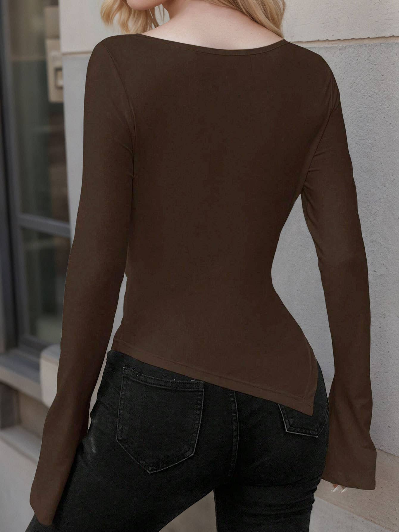 Waist closed with irregular hem base shirt