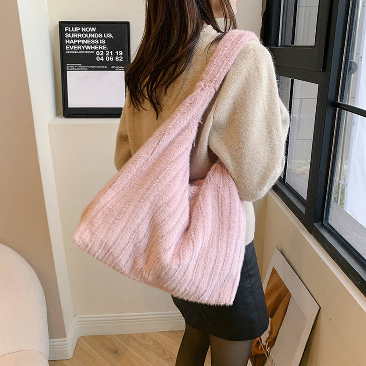 WINTER RETRO SHOULDER LARGE CAPACITY PLUSH BAG_CWAB3956