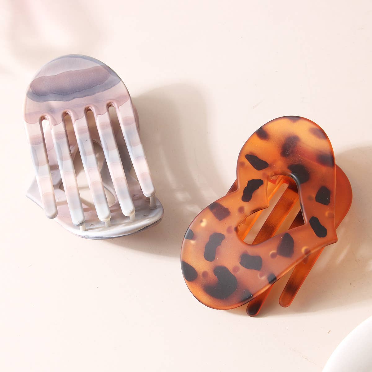 Hairpin has strong grip and is not easy to break