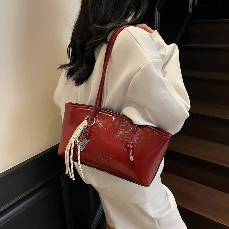 Fashionable versatile and simple underarm bag