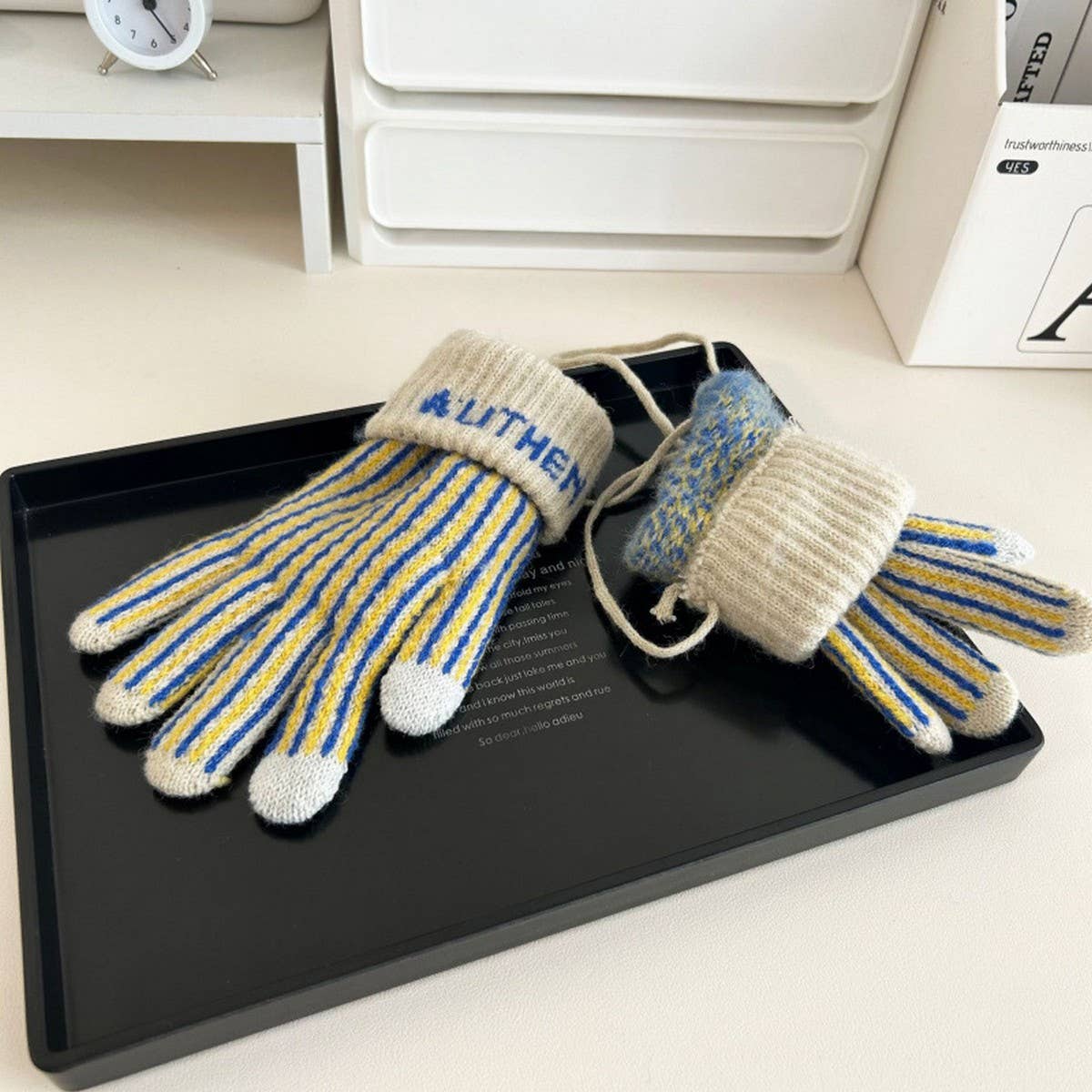 WOOLEN STRIPED TOUCH SCREEN WARM HALTER GLOVES_CWAG0188