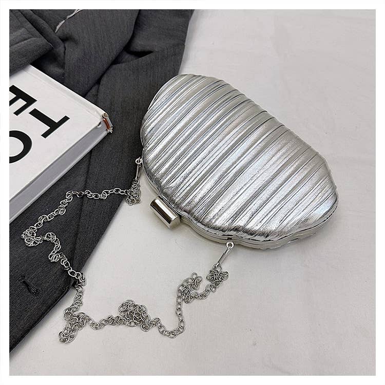 Fashionable and niche glossy single-shoulder bag