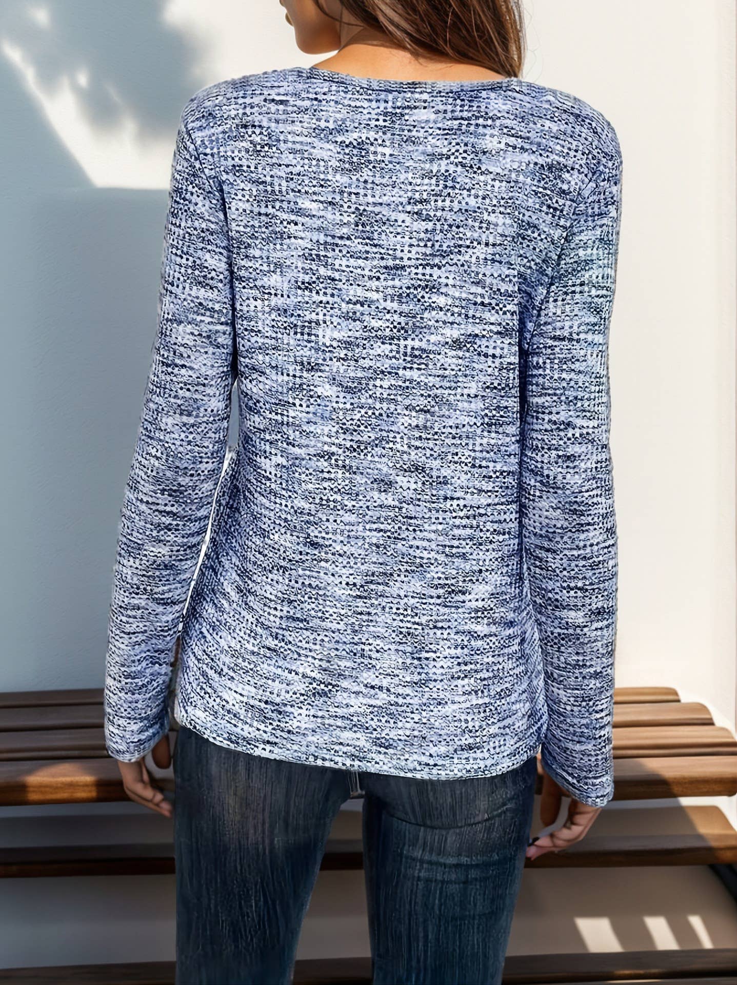 V-neck button decorated long-sleeved T-shirt