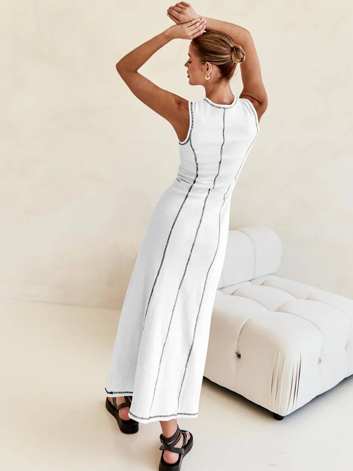 Round-neck sleeveless design long knitted dress