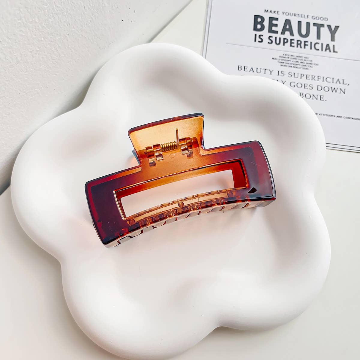 Arc-shaped semi-circular transparent gripper