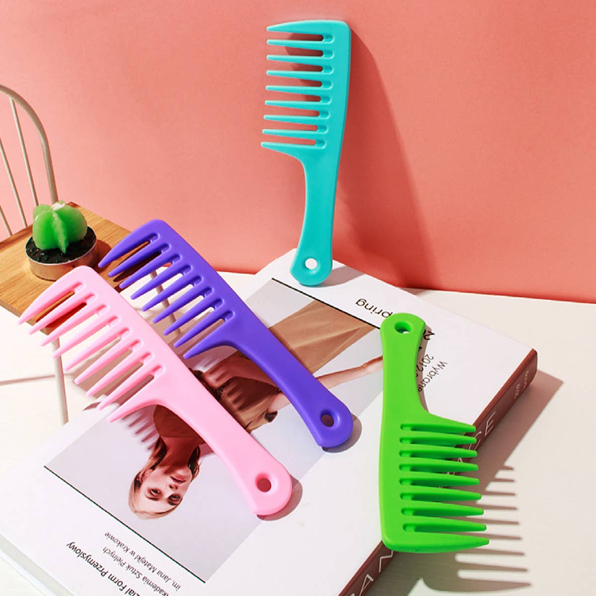 SIMPLE AND PORTABLE LARGE-TOOTH WIDE-TOOTH COMB